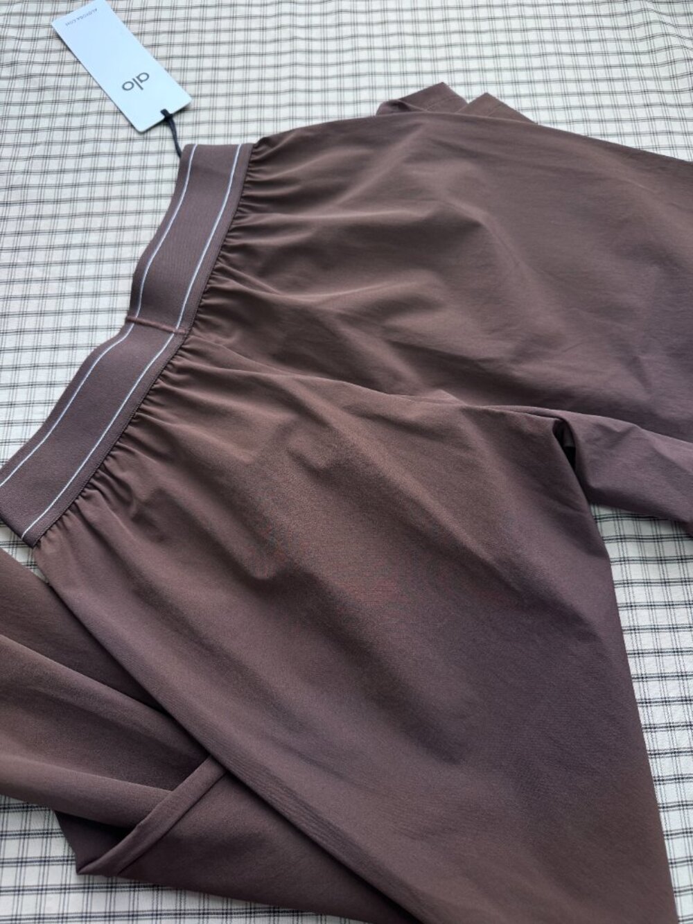 ALO Yoga Wide Leg Pants in Dark Brown - Picture 7 of 9